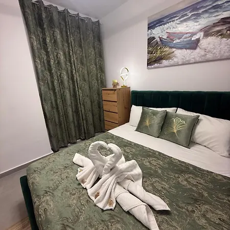 Golden Sunset Apartment Golem (Tirana)